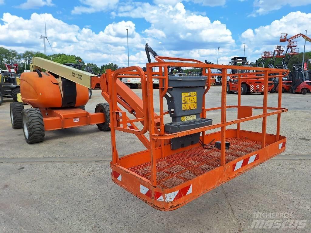 JLG 600 AJ Plataformas con brazo de elevación manual