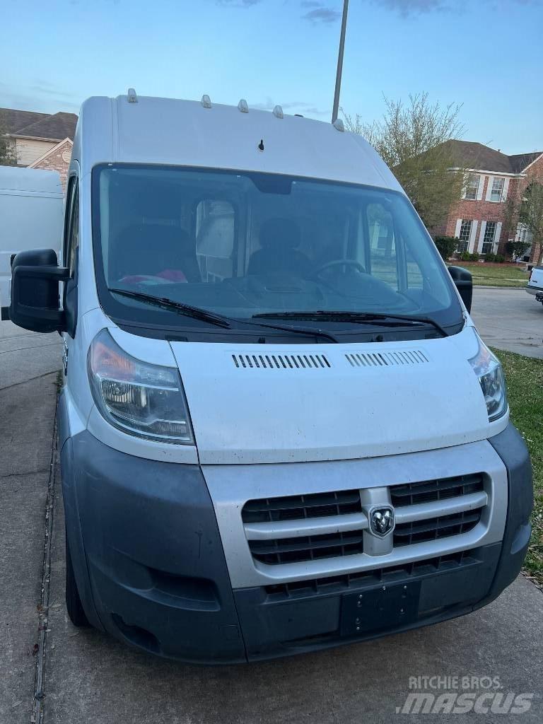 Dodge promaster Camiones con caja de remolque