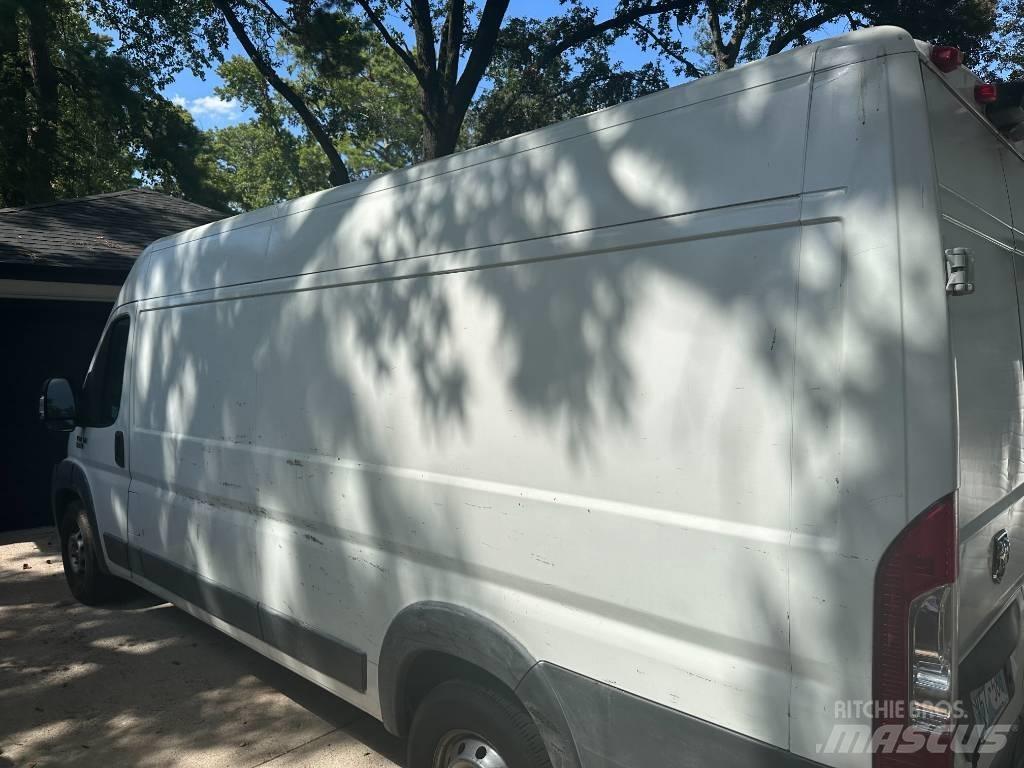 Dodge promaster Camiones con caja de remolque