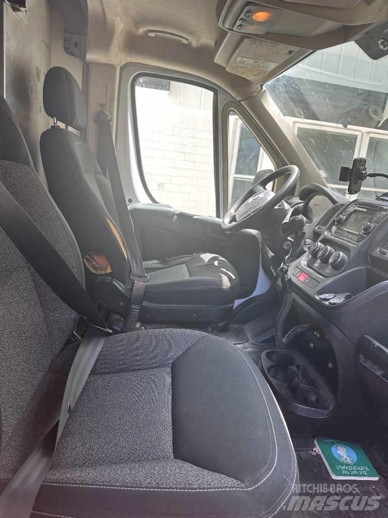 Dodge promaster Camiones con caja de remolque