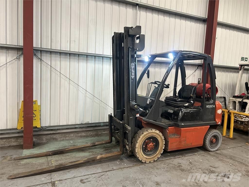 Nissan UD02A20PQ Camiones LPG