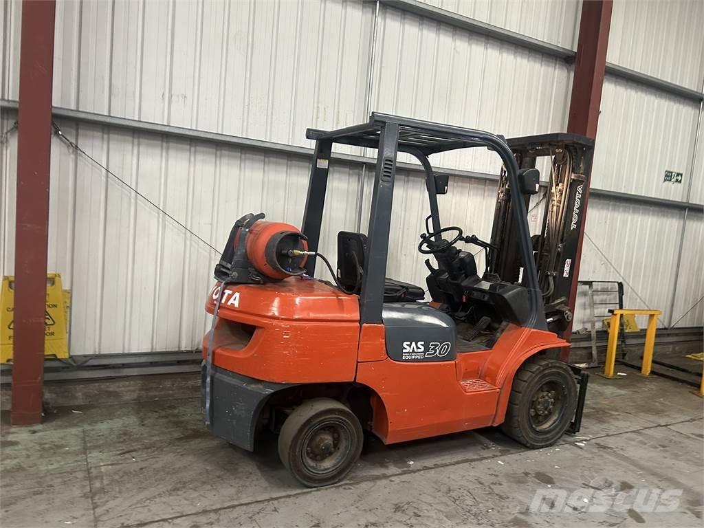 Toyota 7FGF30 Camiones LPG