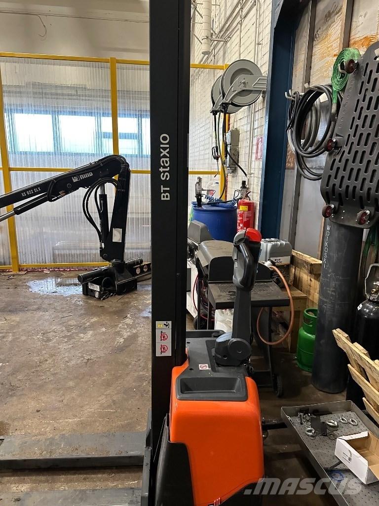 Toyota HWE 100 Montacargas manual