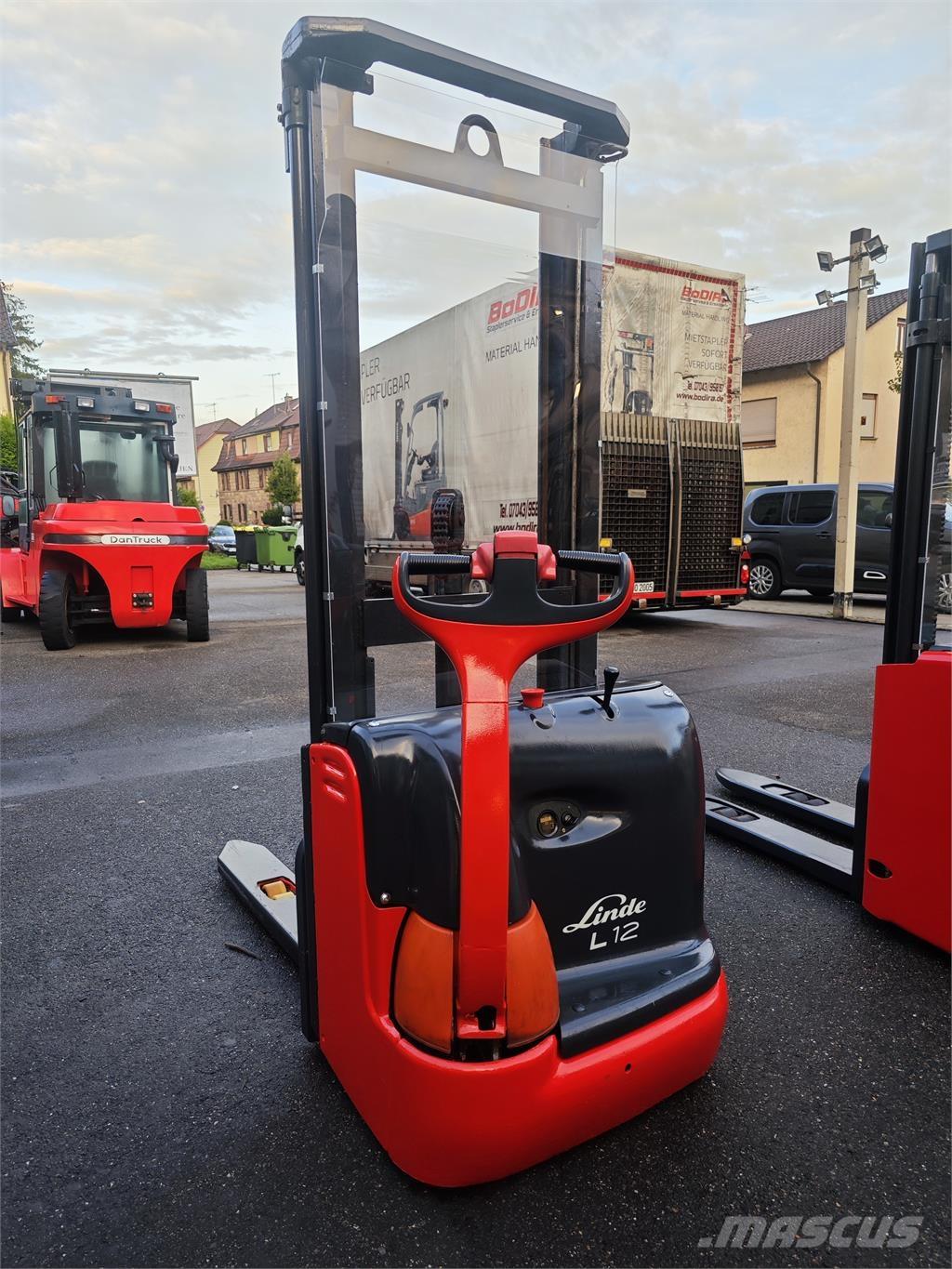 Linde L 12 Apiladoras eléctricos