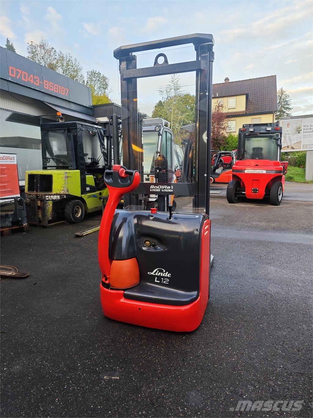 Linde L 12 Apiladoras eléctricos