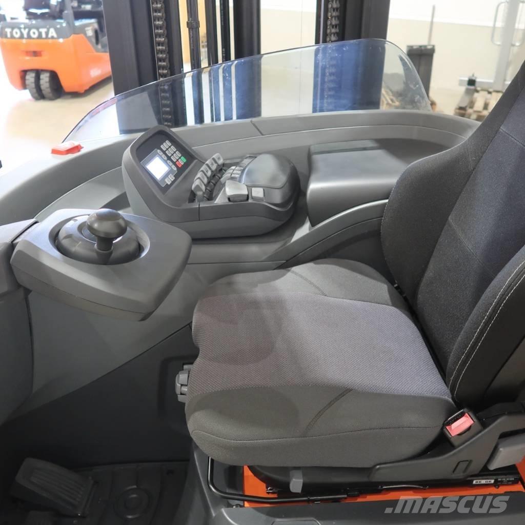 Toyota RRE160H Montacargas de alcance de gran altura