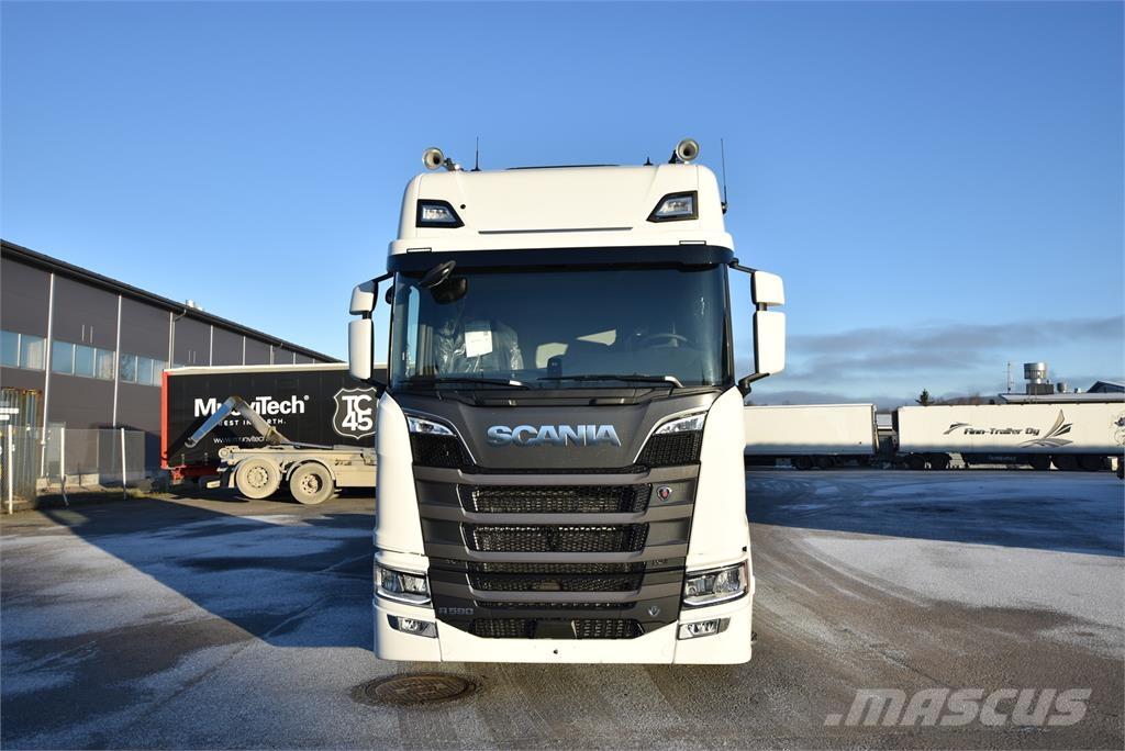 Scania R590 8X4 Camiones con chasís y cabina