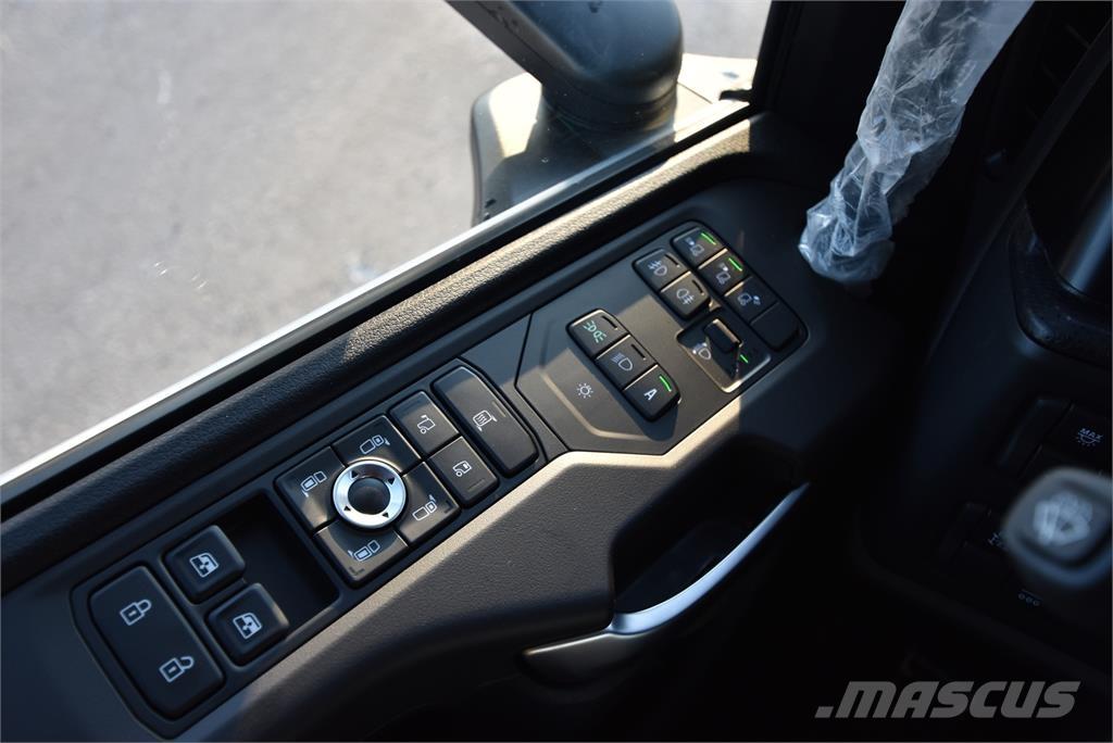 Scania R590 8X4 Camiones con chasís y cabina