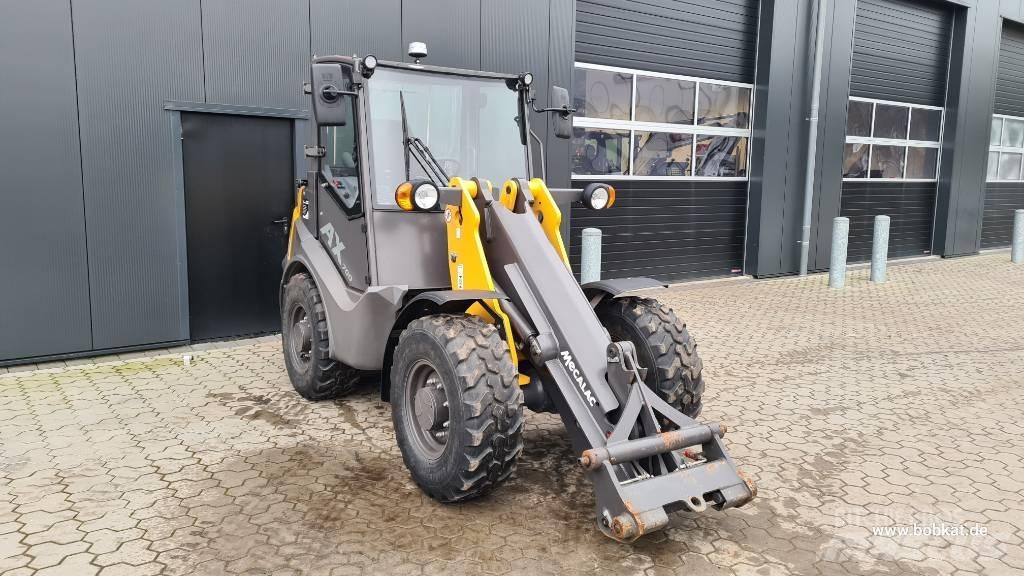 Mecalac AX 700 Cargadoras sobre ruedas