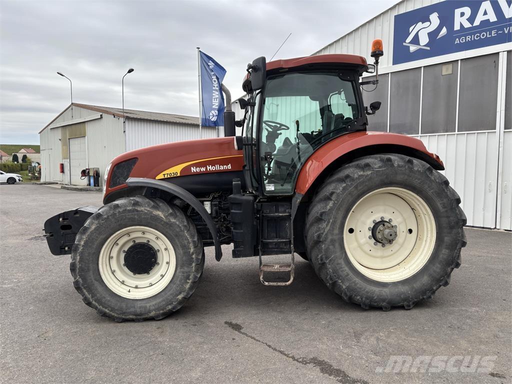 New Holland T7030 Tractores