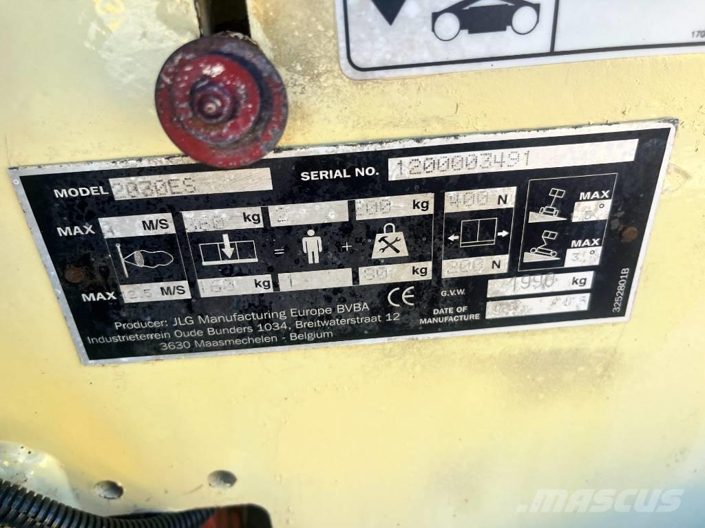 JLG 2030ES     V-3450 Plataformas con jaula de elevación