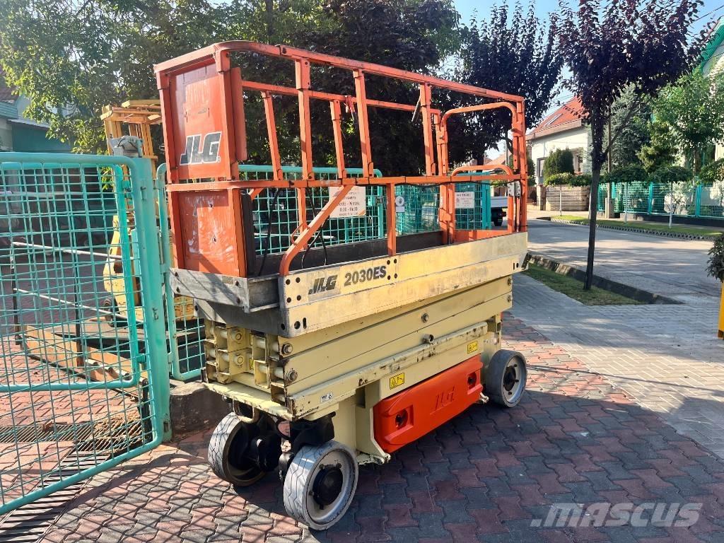 JLG 2030ES     V-3450 Plataformas con jaula de elevación