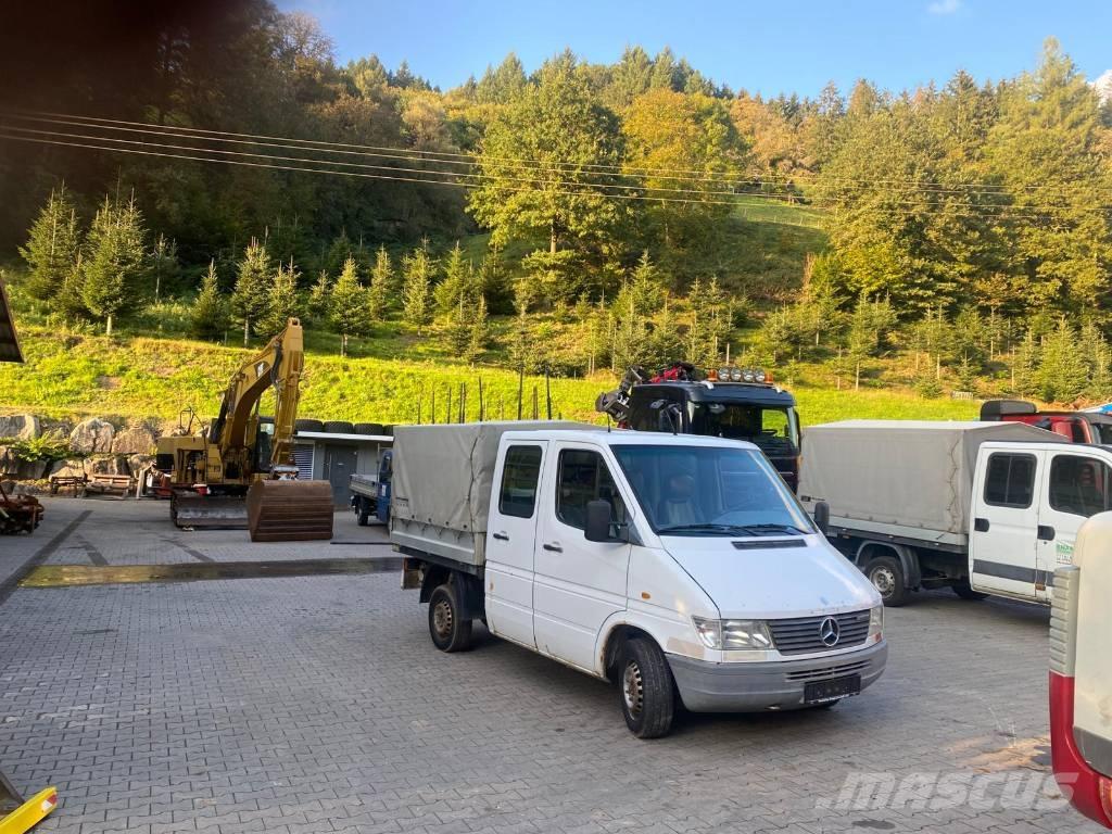 Mercedes-Benz 212 D Caja abierta/laterales abatibles