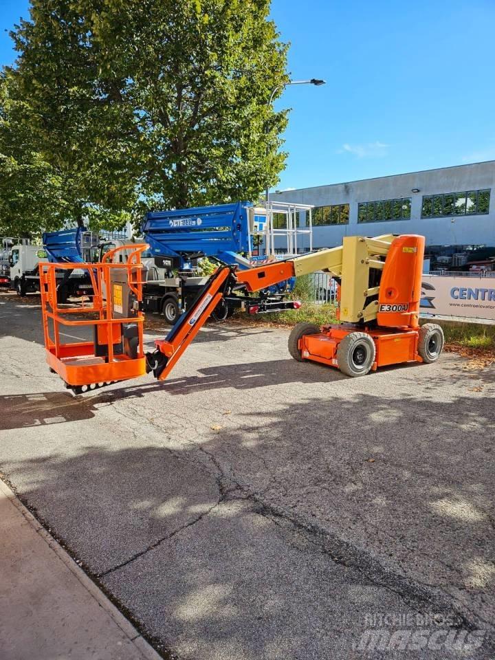 JLG E300AJP Plataformas con brazo de elevación manual