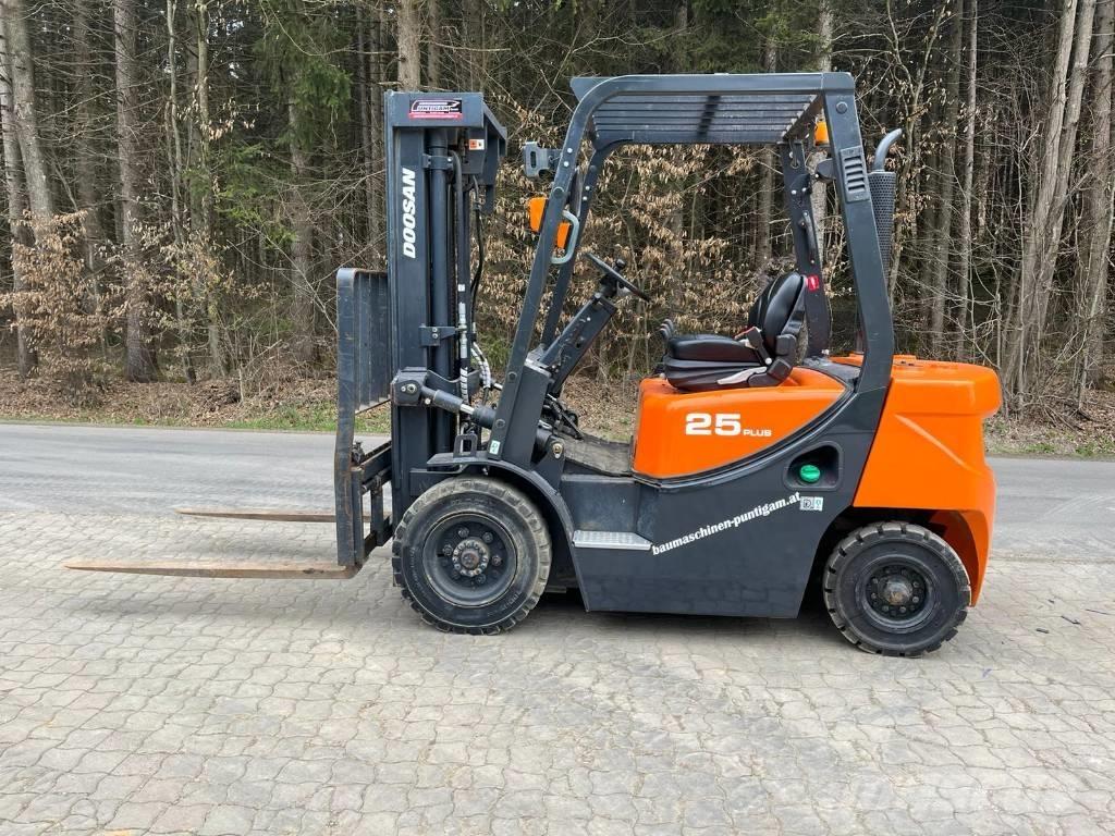 Doosan D 25 GP Camiones diesel
