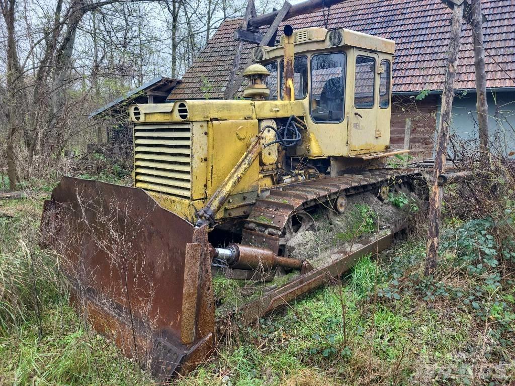 Chtz T 130 Buldozer sobre oruga