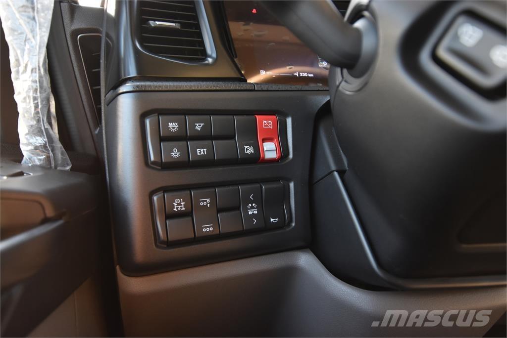 Scania R590 8X4 Camiones con chasís y cabina