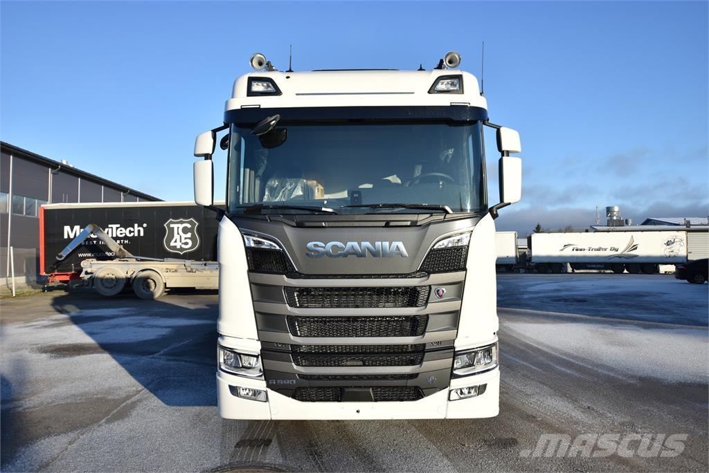 Scania R590 8X4 Camiones con chasís y cabina