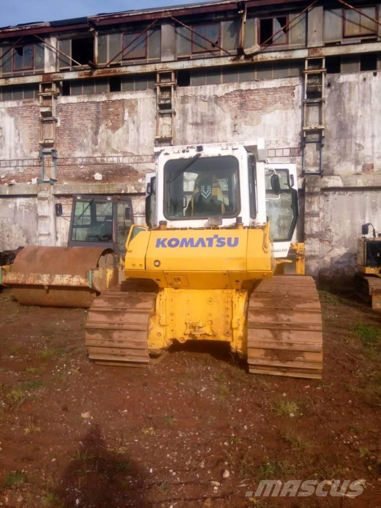 Komatsu D 61 PX-15 Buldozer sobre oruga