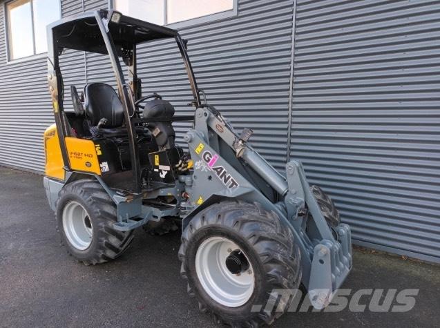 GiANT v452t hd x-tra Minicargadoras