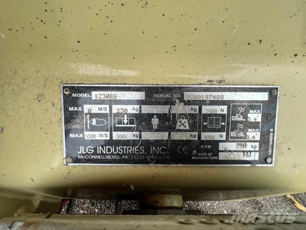 JLG 1230ES Plataformas con brazo de elevación telescópico