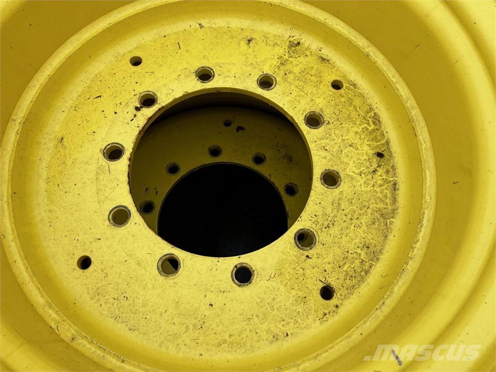 John Deere 15x28 Ruedas