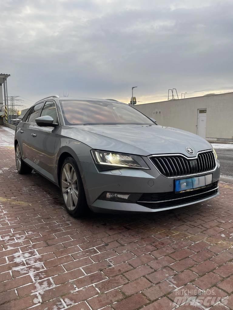 Škoda Superb Carros