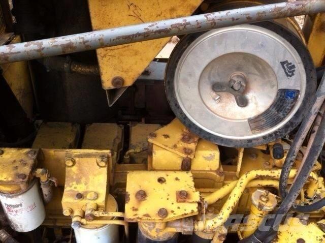 Komatsu d155a-3 Buldozer sobre oruga