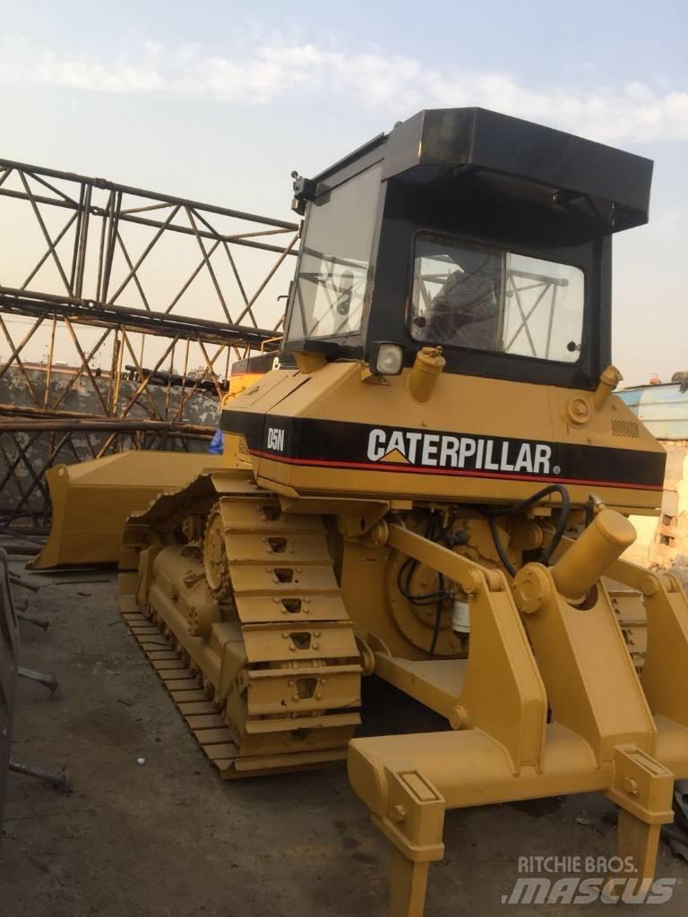 CAT D5N Buldozer sobre oruga