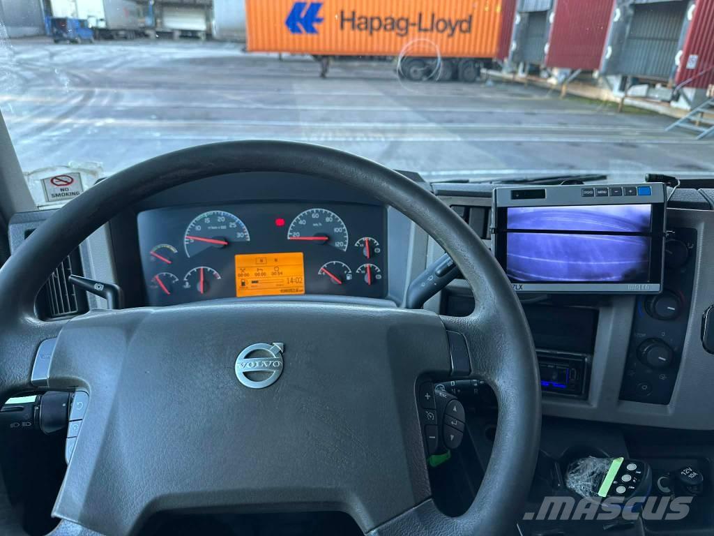 Volvo FL 240 Camiones con caja de remolque