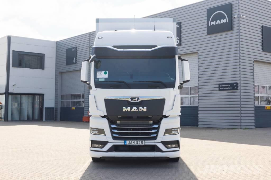 MAN TGX 26.520 6x2-4 Camiones con caja de remolque