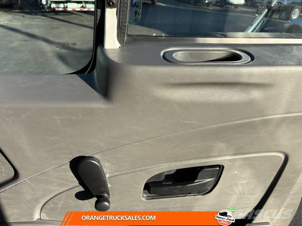 International 4300 Camiones con caja de remolque