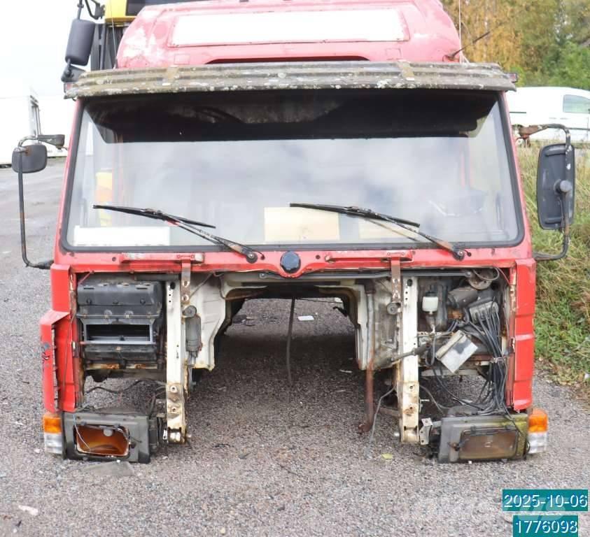 Scania P 82 M Cabinas