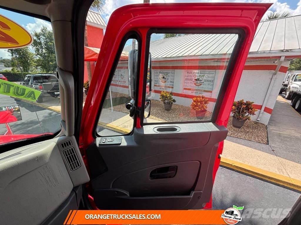 International 4300 Camiones con caja de remolque