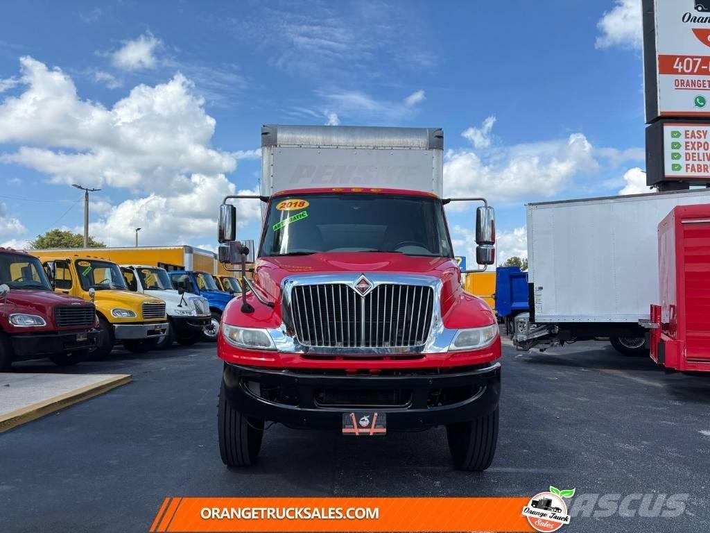 International 4300 Camiones con caja de remolque