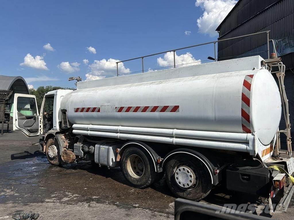 Renault 320 Camiones cisternas