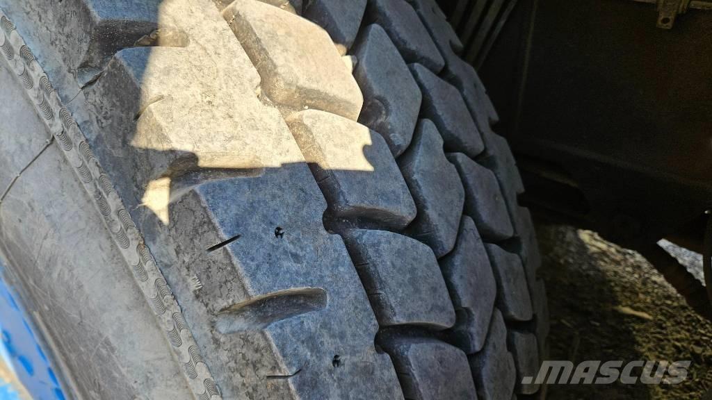 Kato SR250 Grúas autopropulsadas