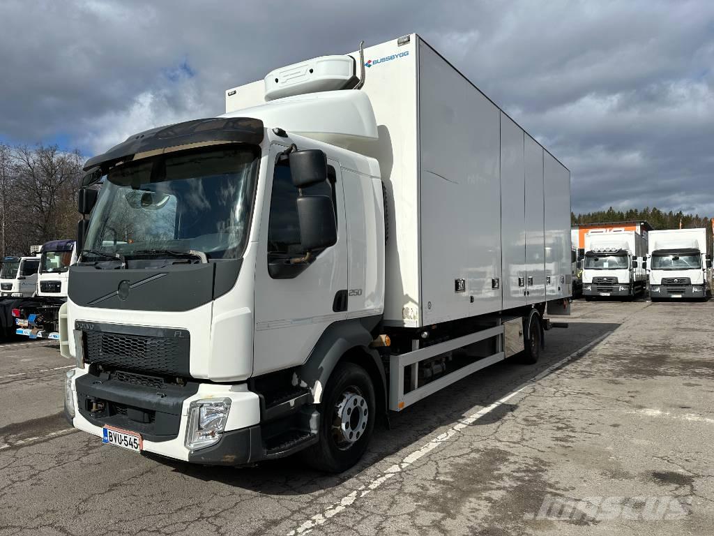 Volvo FL 250 Camiones con caja de remolque
