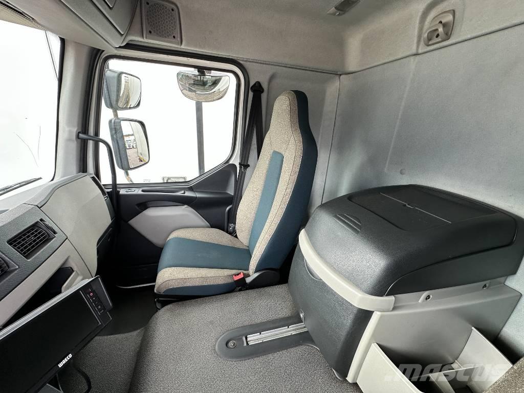 Volvo FL 250 Camiones con caja de remolque