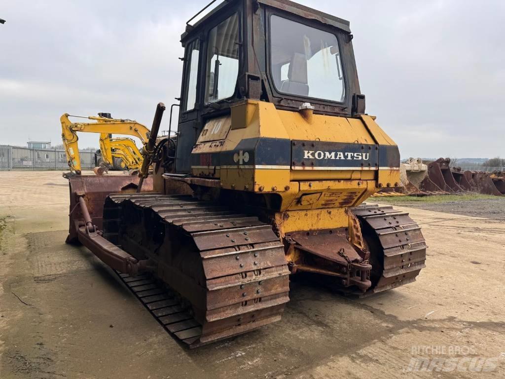 Komatsu D63E-1 Buldozer sobre oruga