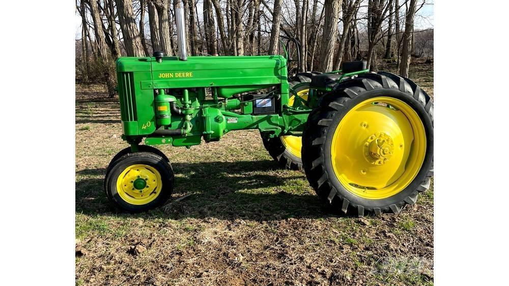 John Deere 40T Tractores