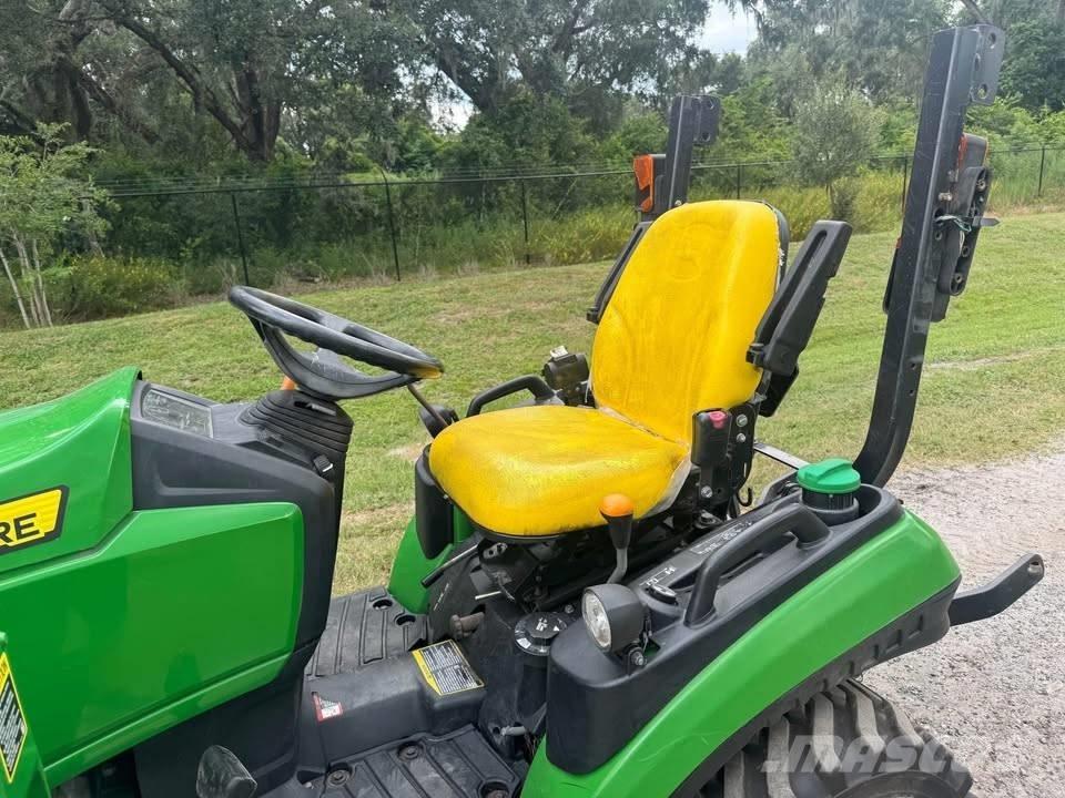 John Deere 1025 R Tractores