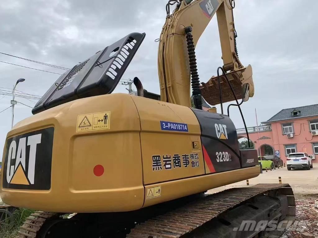 CAT 323 D L Excavadoras sobre orugas