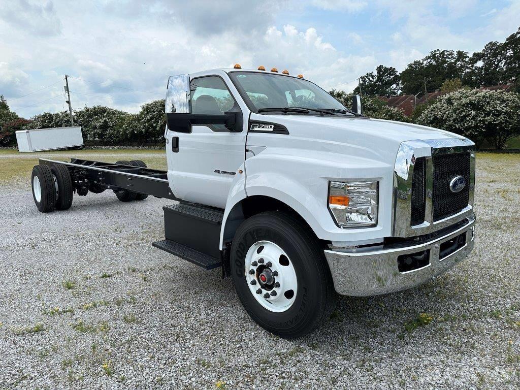 Ford F 750 Camiones con chasís y cabina