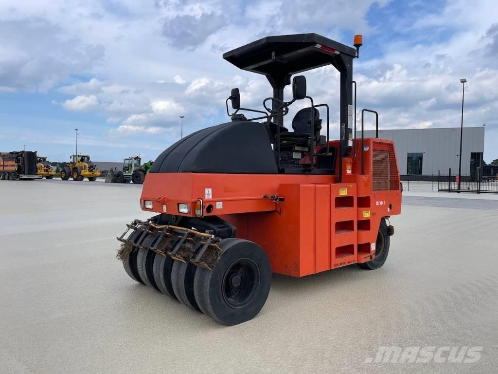 Dynapac CP 142 Rodillos sobre neumáticos