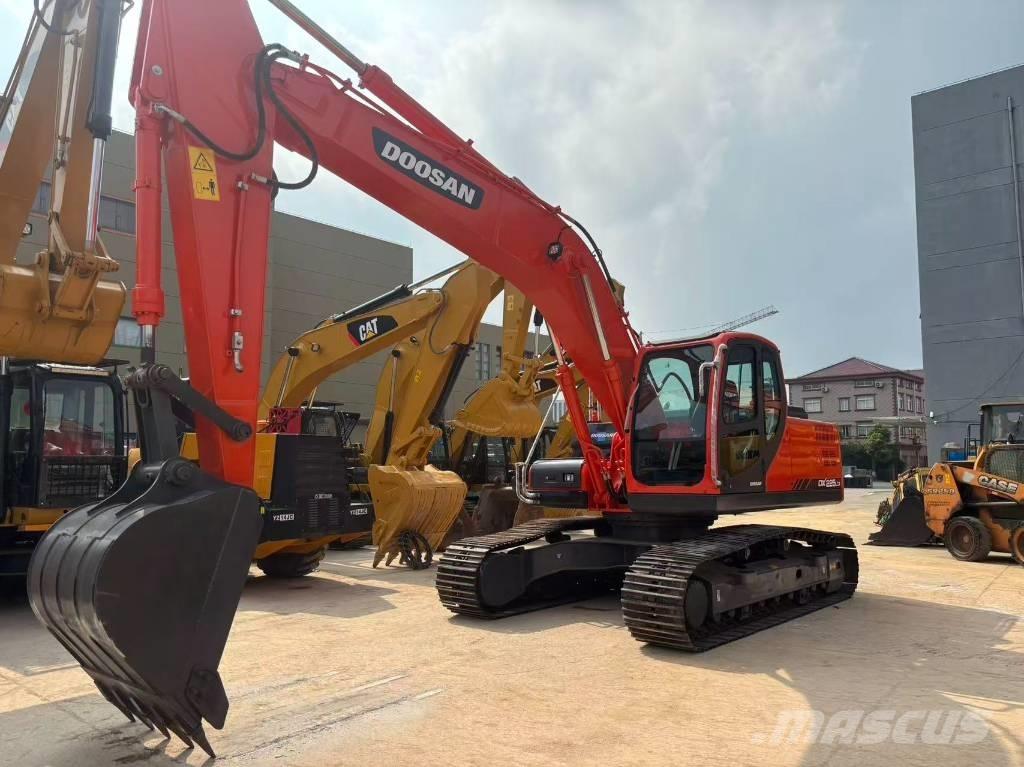 Doosan DX 225 Excavadoras sobre orugas