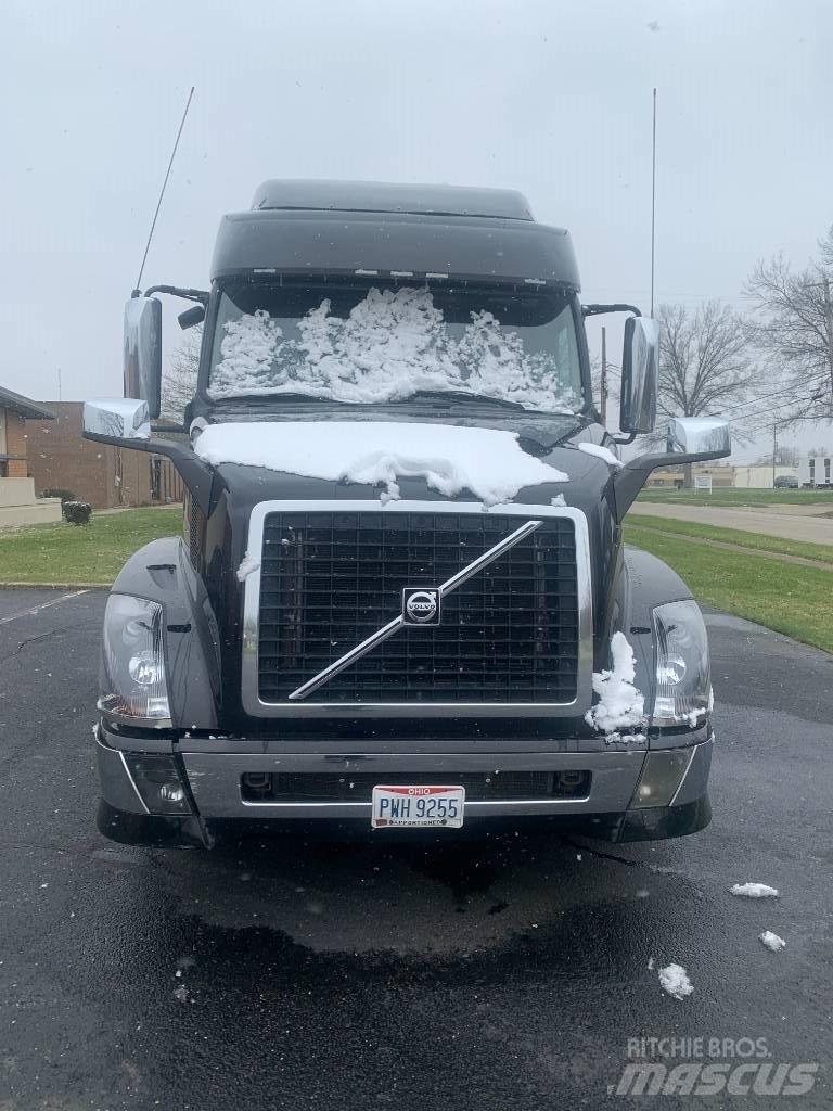 Volvo VNL730 Camiones tractor