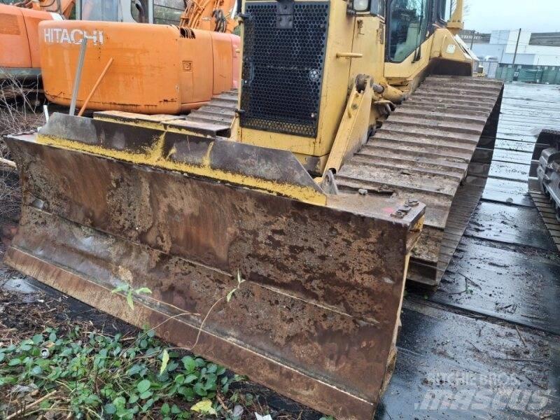 CAT D6M Buldozer sobre oruga