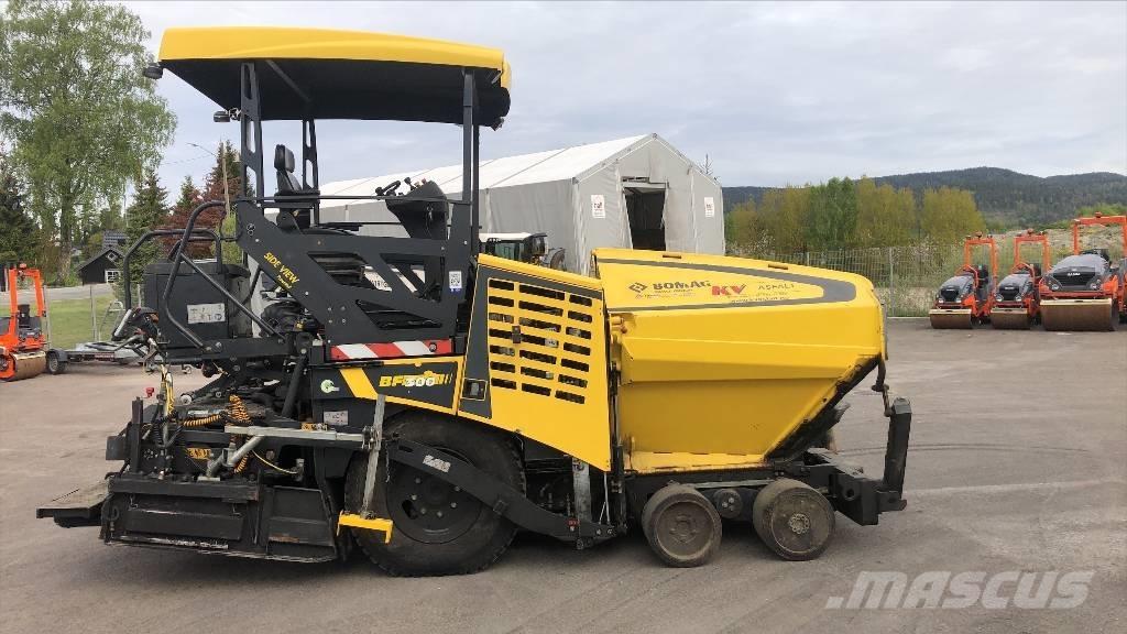 Bomag BF 300 P-2 Asfaltadoras