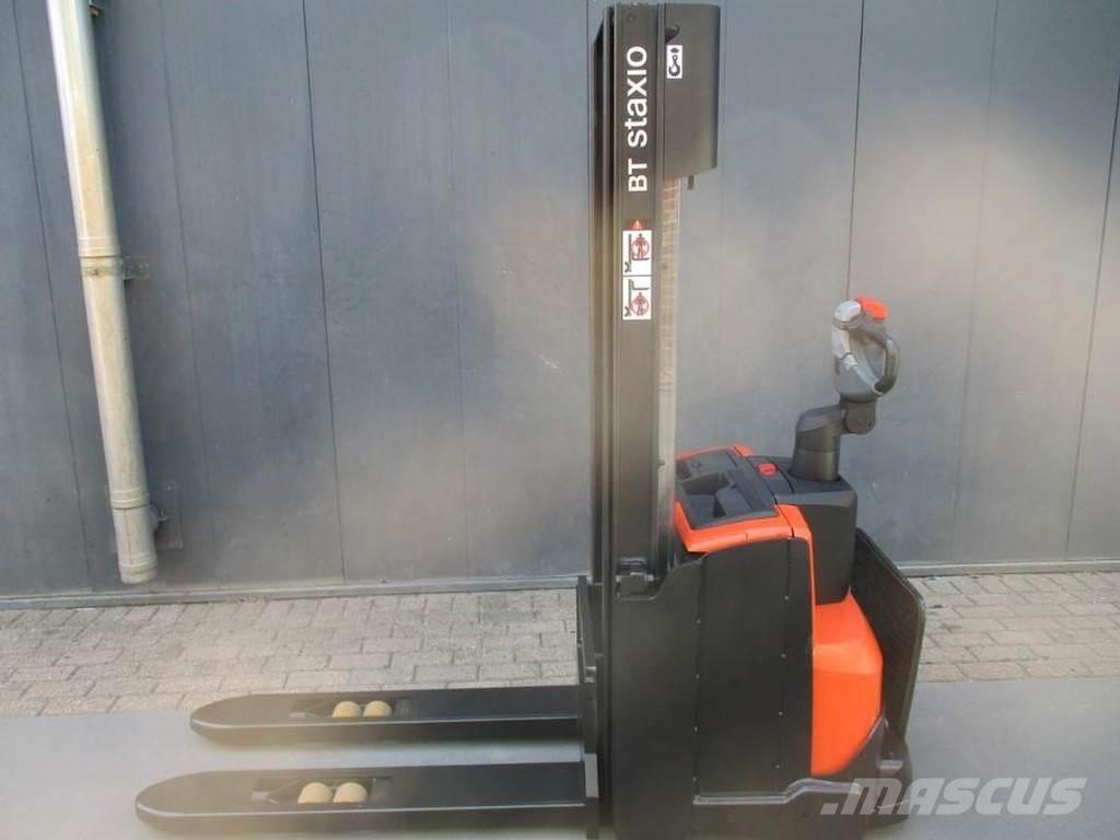 BT SWE 100 Montacargas manual